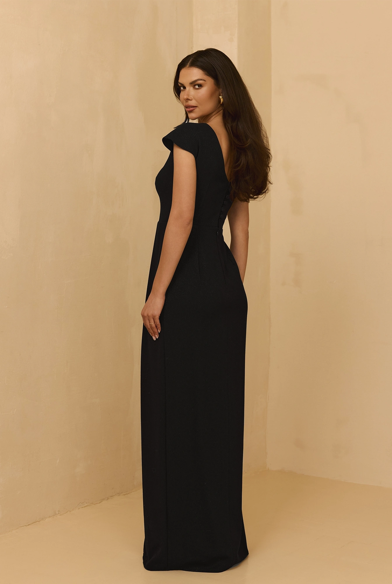 Kasjana – robe noire maxi à fil argenté délicat