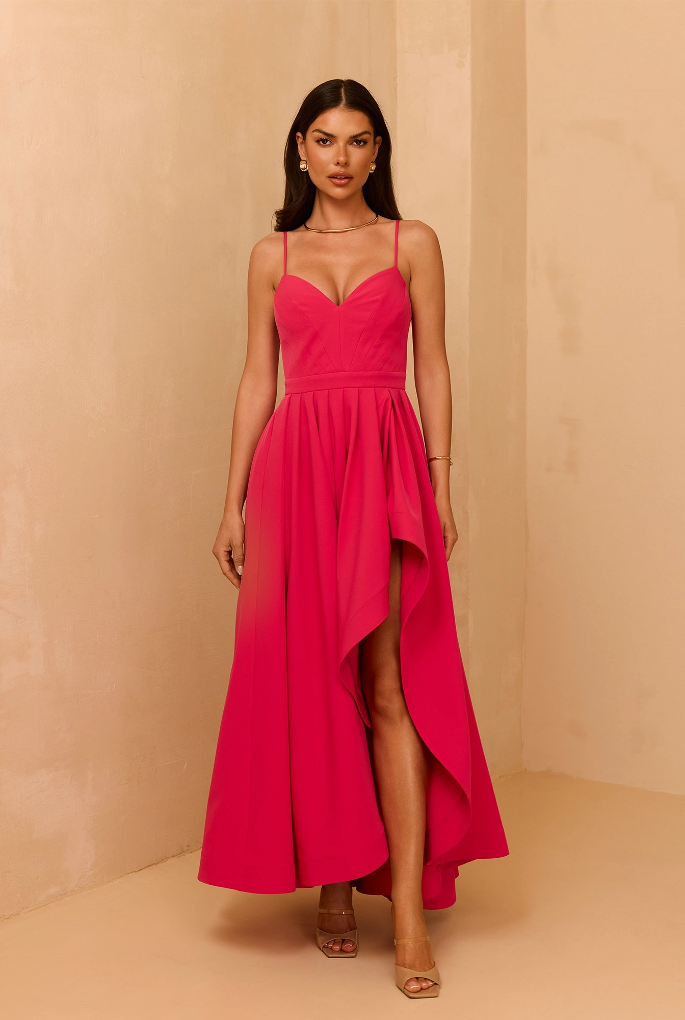 Margotta - Robe longue avec bas évasé asymétrique et encolure en forme de cœur